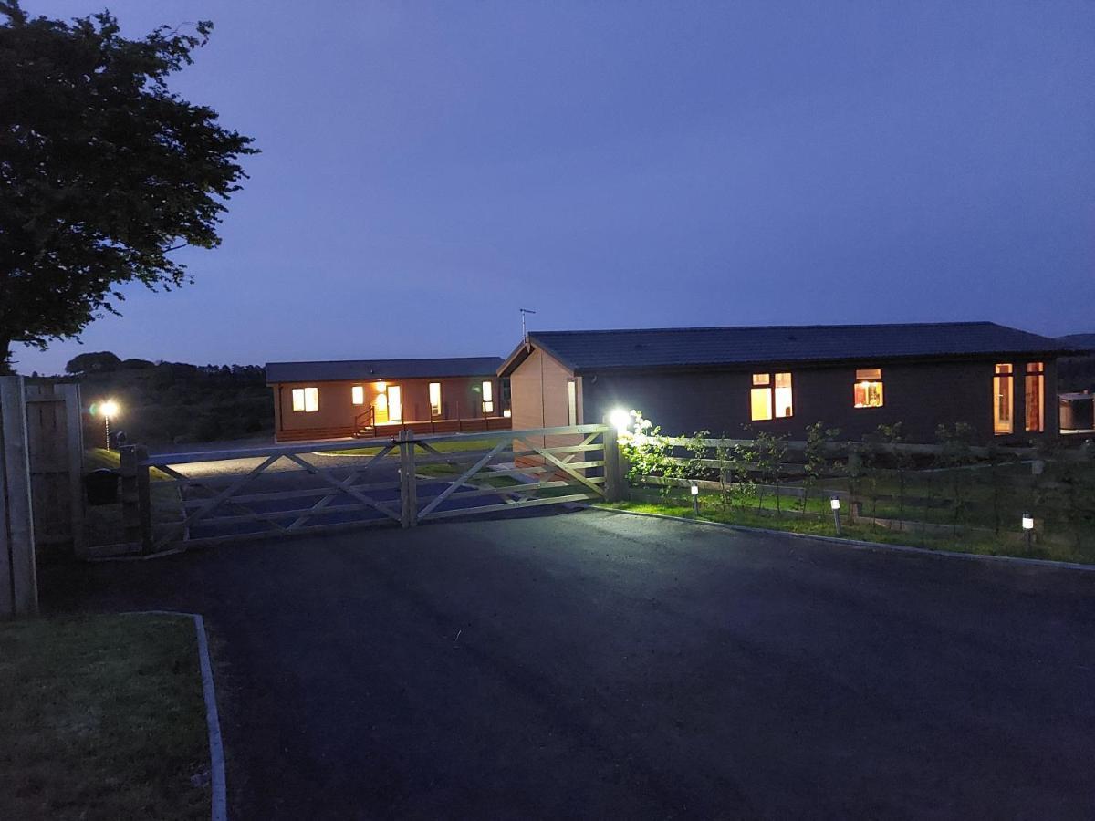 Luxury Family Beechwood Lodge With Hot Tub Lochwinnoch Exterior foto